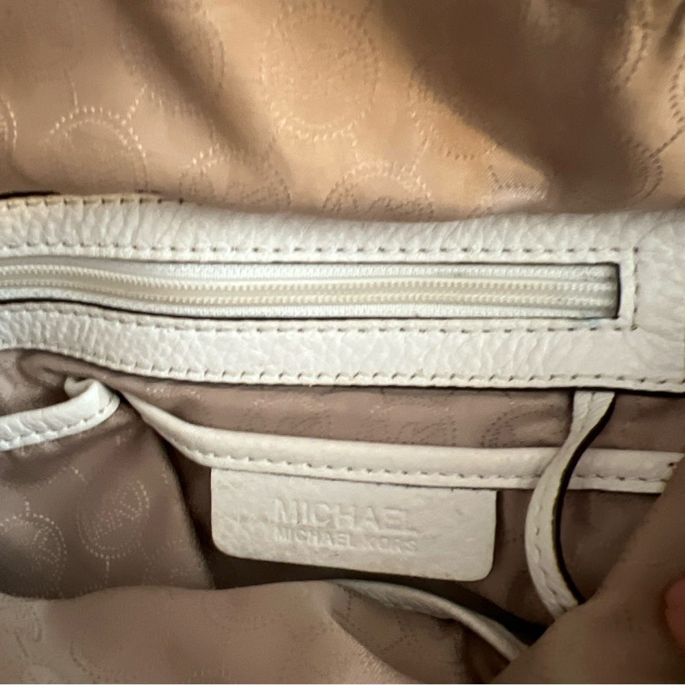 MICHAEL KORS WHITE LEATHER TASSELS ACCENTS - Picture 9 of 10
